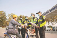 中国好人示范引领 交警与企业共管共治 电动自行车综合治理凸显“青山特色”